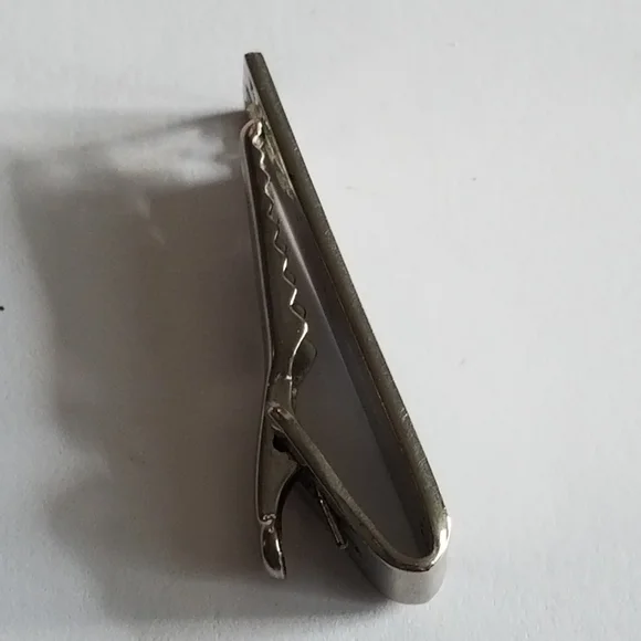 Relisted - vintage tie clip Silver tone metal tie bar mens jewelry cutout - Picture 7 of 8